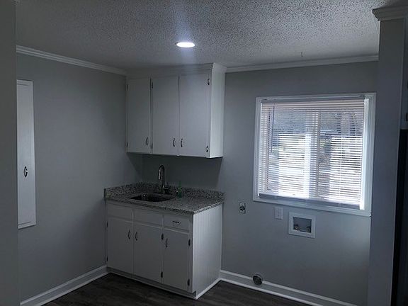 5th image of 103 Essex Ct