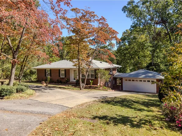 2018 Sunset Dr, Seneca, SC 29672