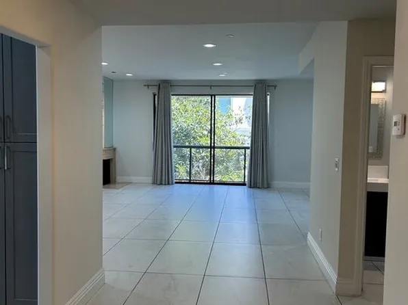 125 N Gale Dr APT 203, Beverly Hills, CA 90211