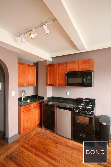 2nd image of 11 Waverly Pl APT 11L