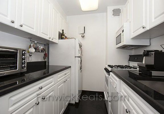 4th image of 200 E 27th St APT 5A