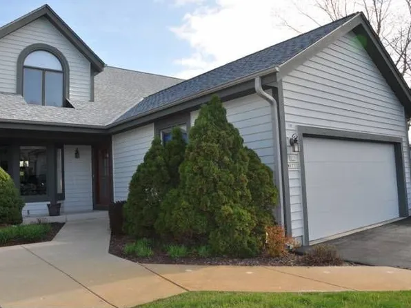 S75W17702 Harbor Cir, Muskego, WI 53150