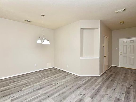 5th image of 6114 Villa Hills Dr