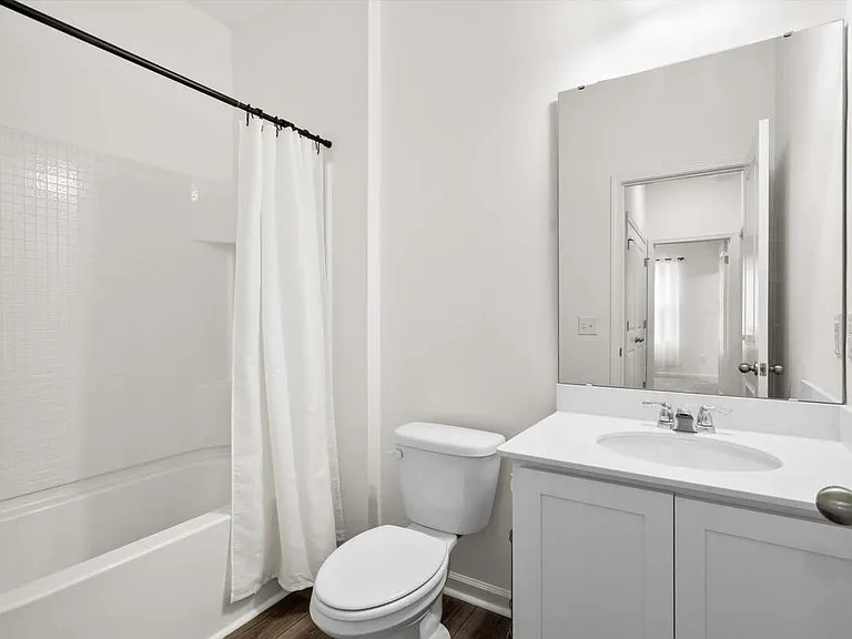 Guest Full Bath