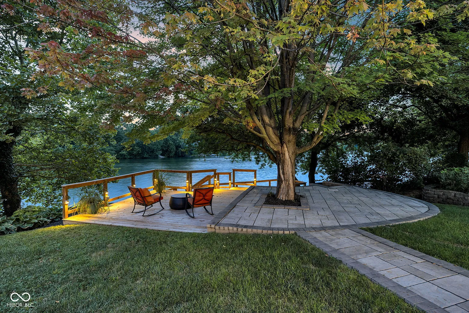 4720 Mallard View Dr photo 1