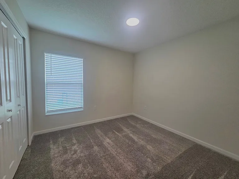 327 Macarthur St — Photo 18