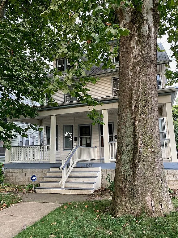 1371 Cove Ave photo 1