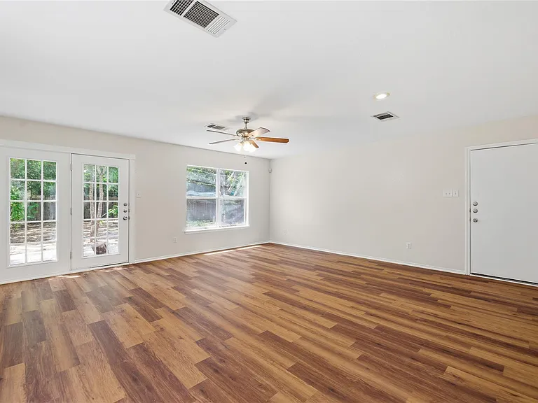 10316 Garbacz Dr — Photo 7