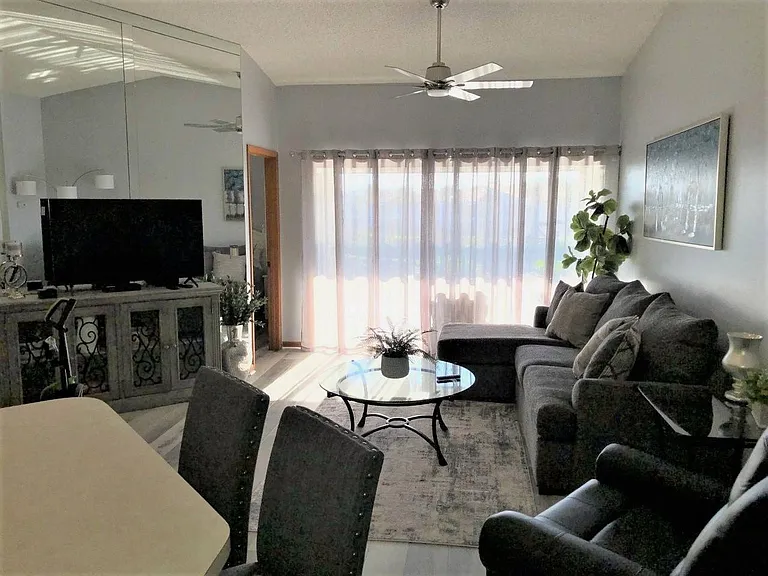 4801 Casablanca Cir — Photo 18