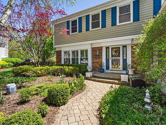 2nd image of 401 Aurora Ct