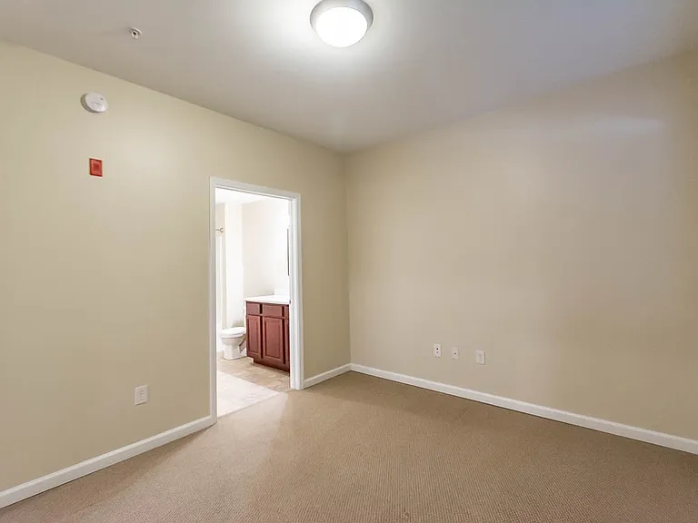 Tenth & College Horizons Apartments — Photo 51