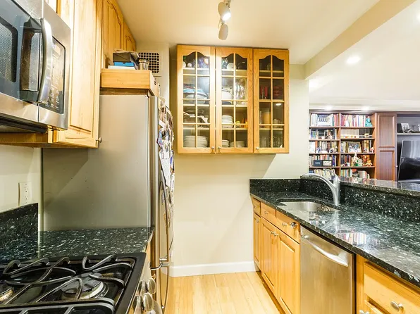 201 East 66th Street image 3 of 6