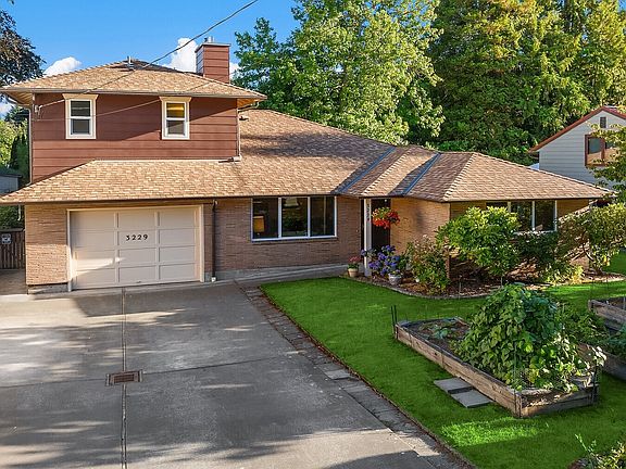 3rd image of 3229 NE 87th Street