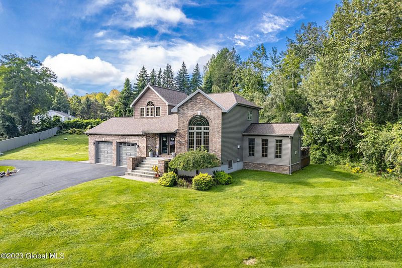 3rd image of 286 EDWARDS Road