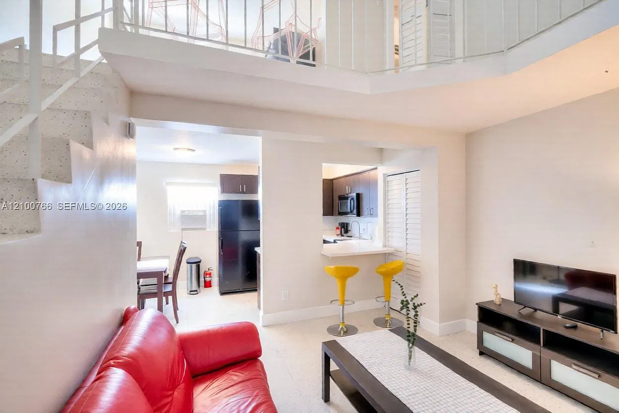 Garden Villas Condo — Photo 1