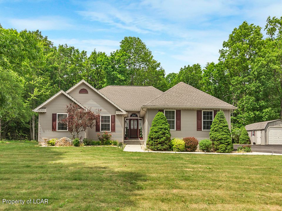1st image of 40 Hemlock Dr