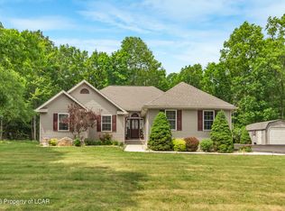 40 Hemlock Dr, Sheppton, PA 18248