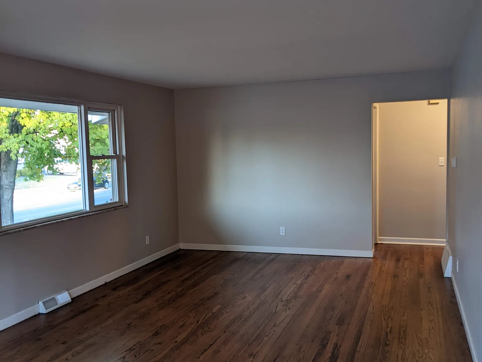 3 bed, 1120 sqft, $1,905 — Photo 2