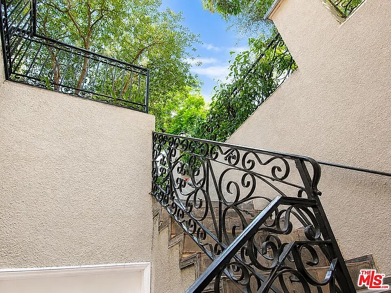 342 N Palm Dr #201 — Photo 5