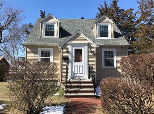 31 Errol St, Warwick, RI 02888