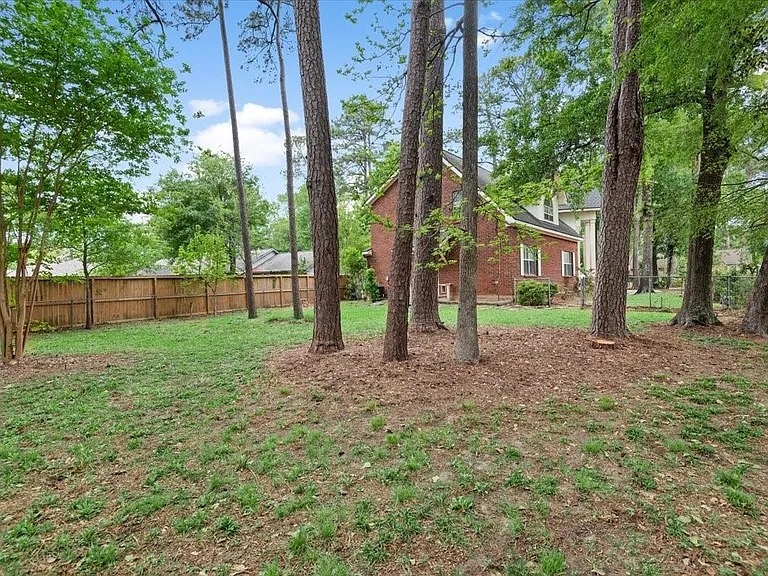 14151 Buckingham Ln — Photo 34