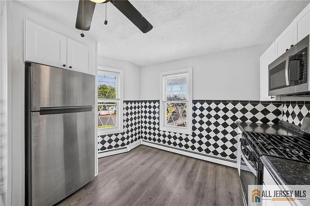 2 bed, 1.0 bath, 1764 sqft, $2,300 — Photo 4