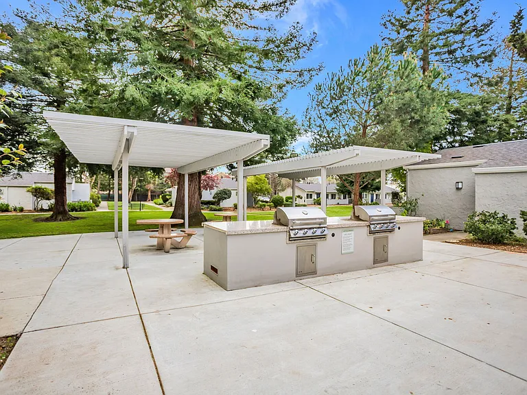 Capitola Gardens — Photo 13