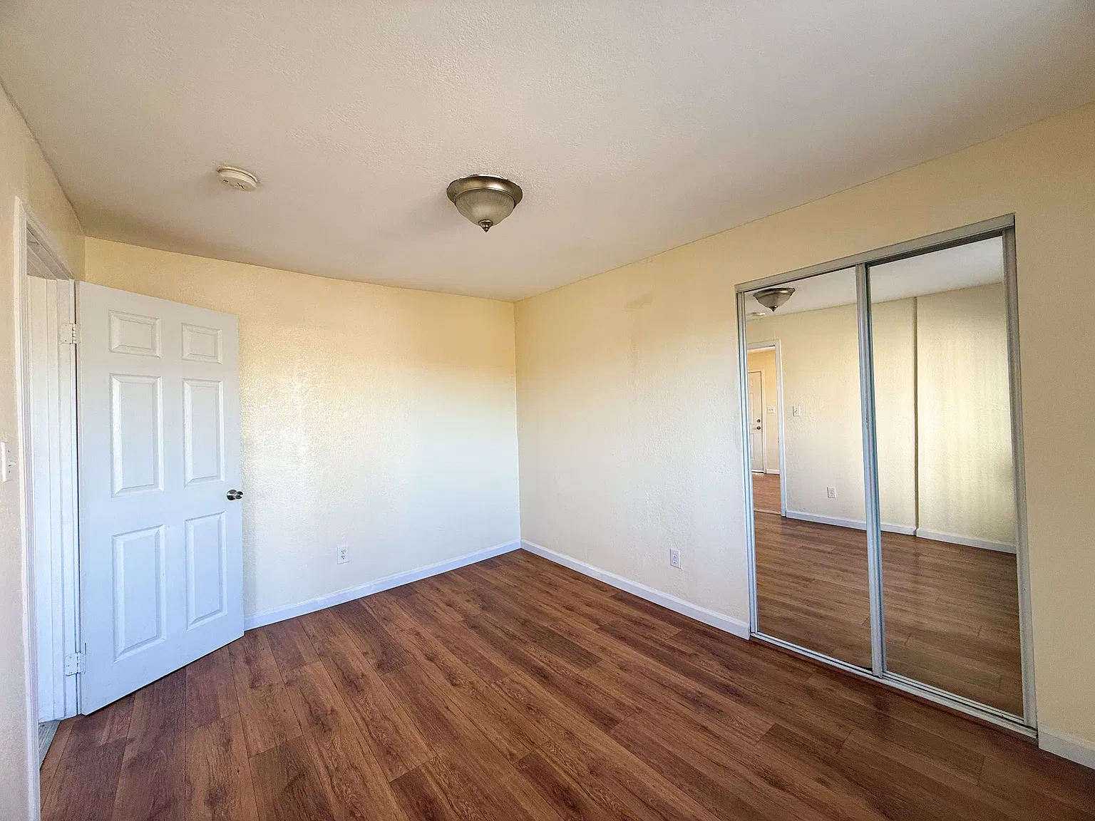 2 bed, 900 sqft, $2,650 — Photo 3
