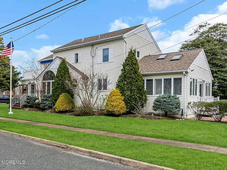 124 Neptune Pl — Photo 42