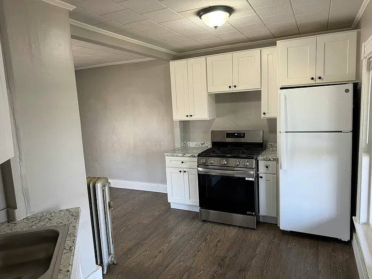 319 Hanover St #4 — Photo 14