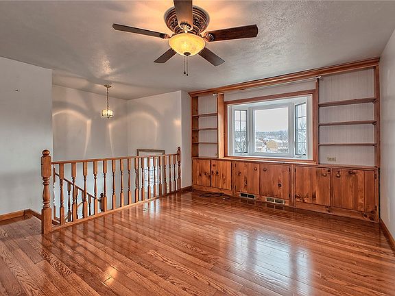 5th image of 532 Waterbury Dr
