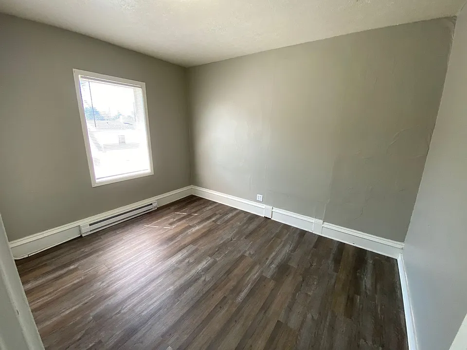 452 S Main St