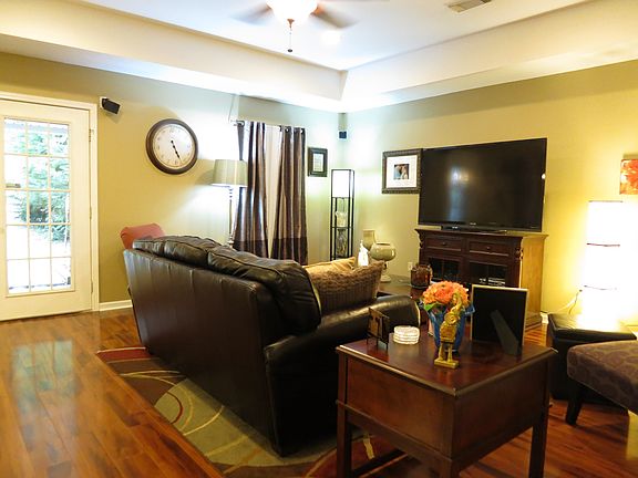 5th image of 10852 W Manor Dr