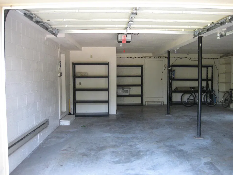 1 car garage spot