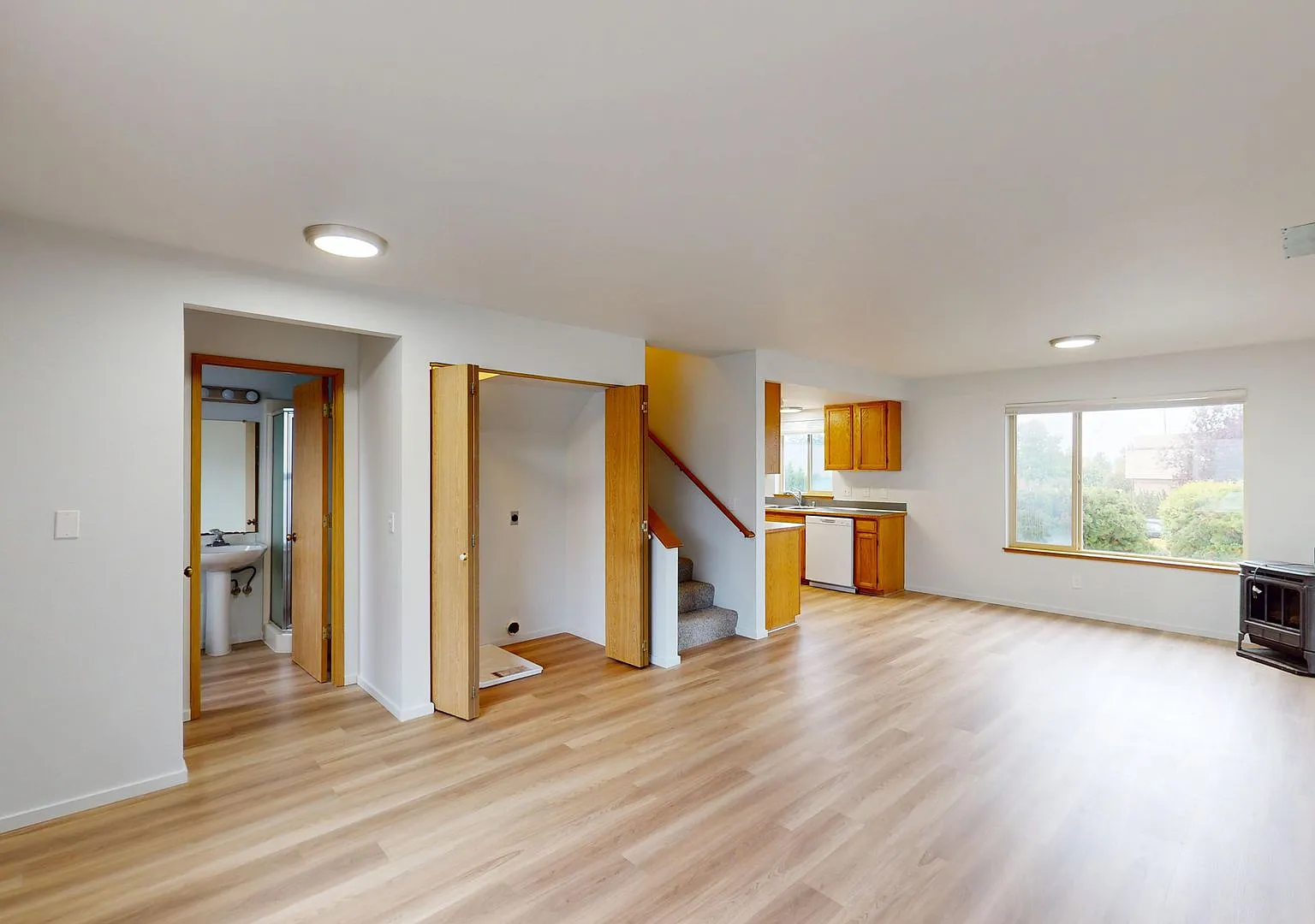 Big Rock Apartments (480 S Oak Harbor St.) — Photo 4