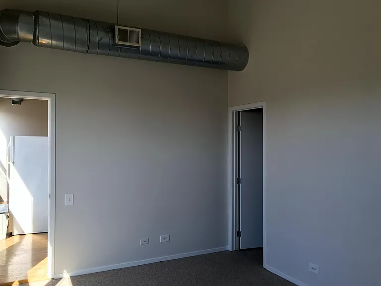 1855 N Oakley Ave #C — Photo 11