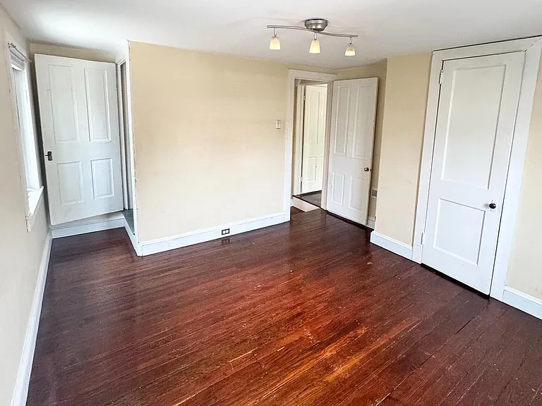 150 E Hartwell Ln — Photo 13