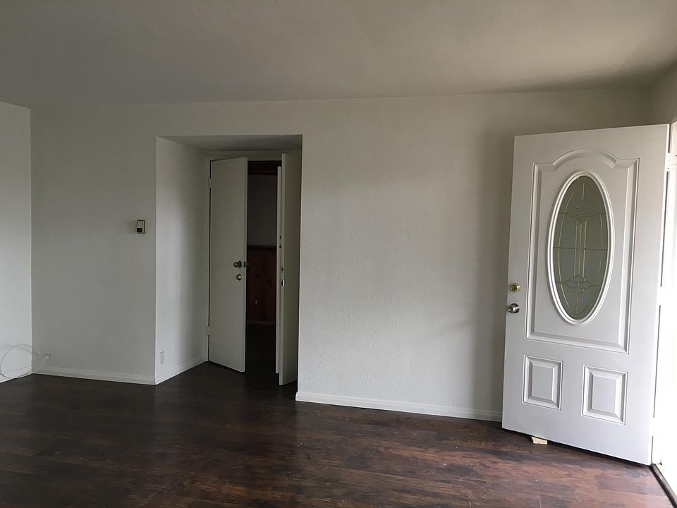 1st image of 3759 42nd St