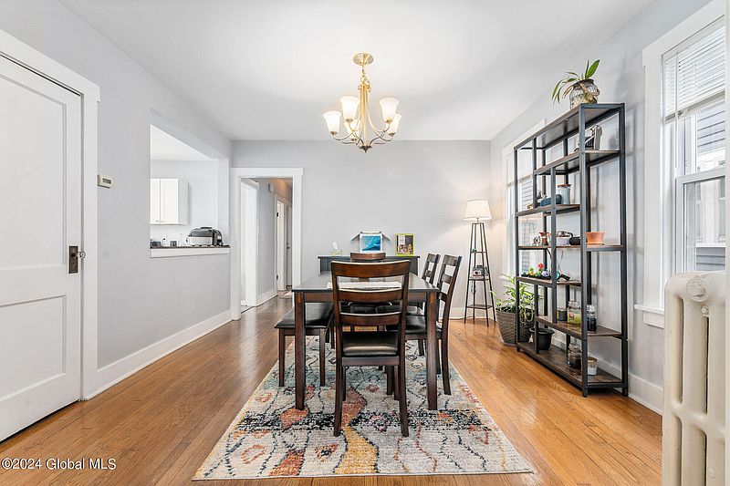 5th image of 115 Woodlawn Avenue