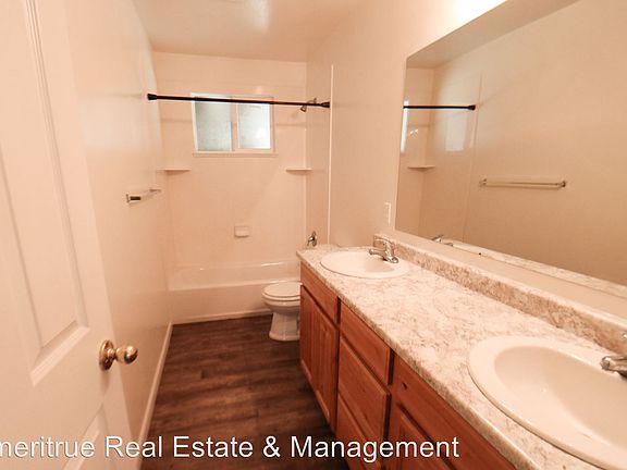 5th image of 240 Cherry Hill Dr
