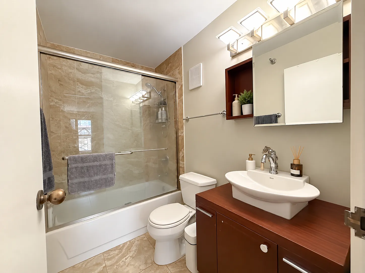 1212 N Lasalle St — Photo 2