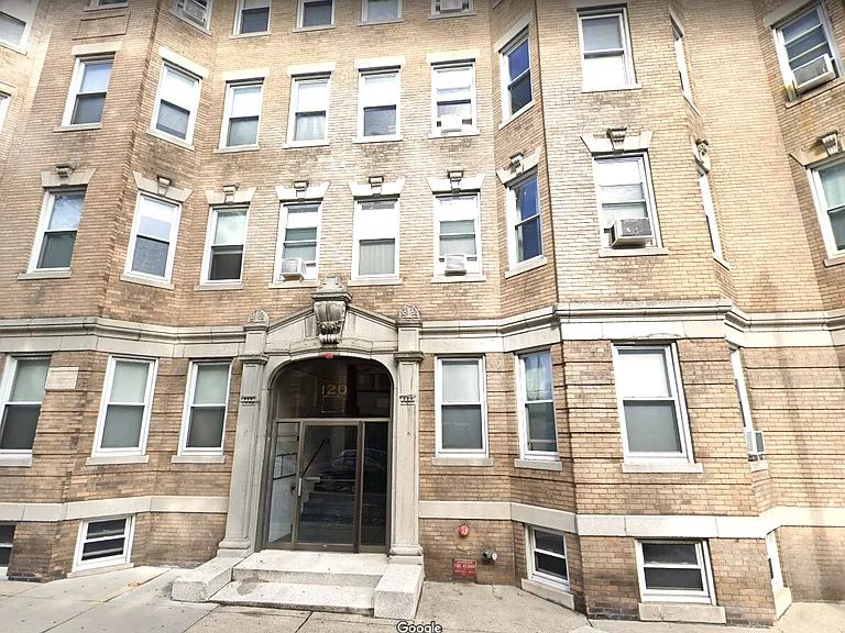 Warren St — Photo 1