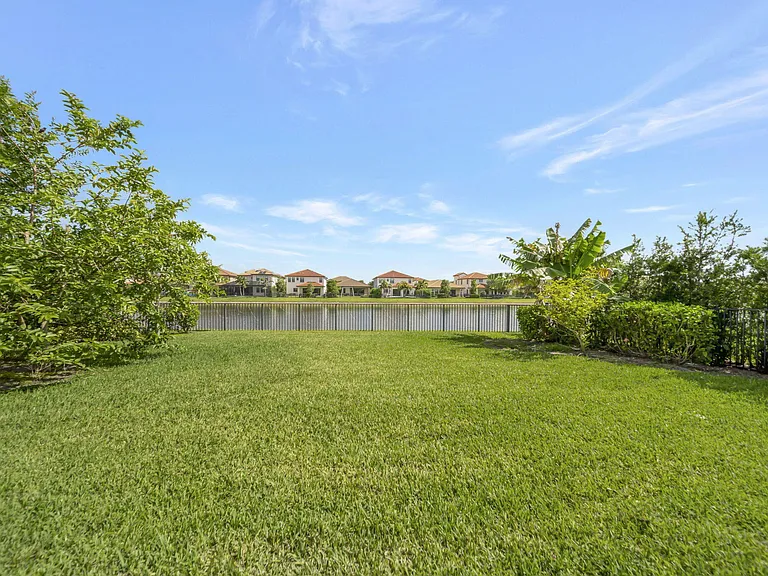 12055 Lake Trail Ln — Photo 42