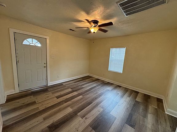 4th image of 1523 Padgitt Ave