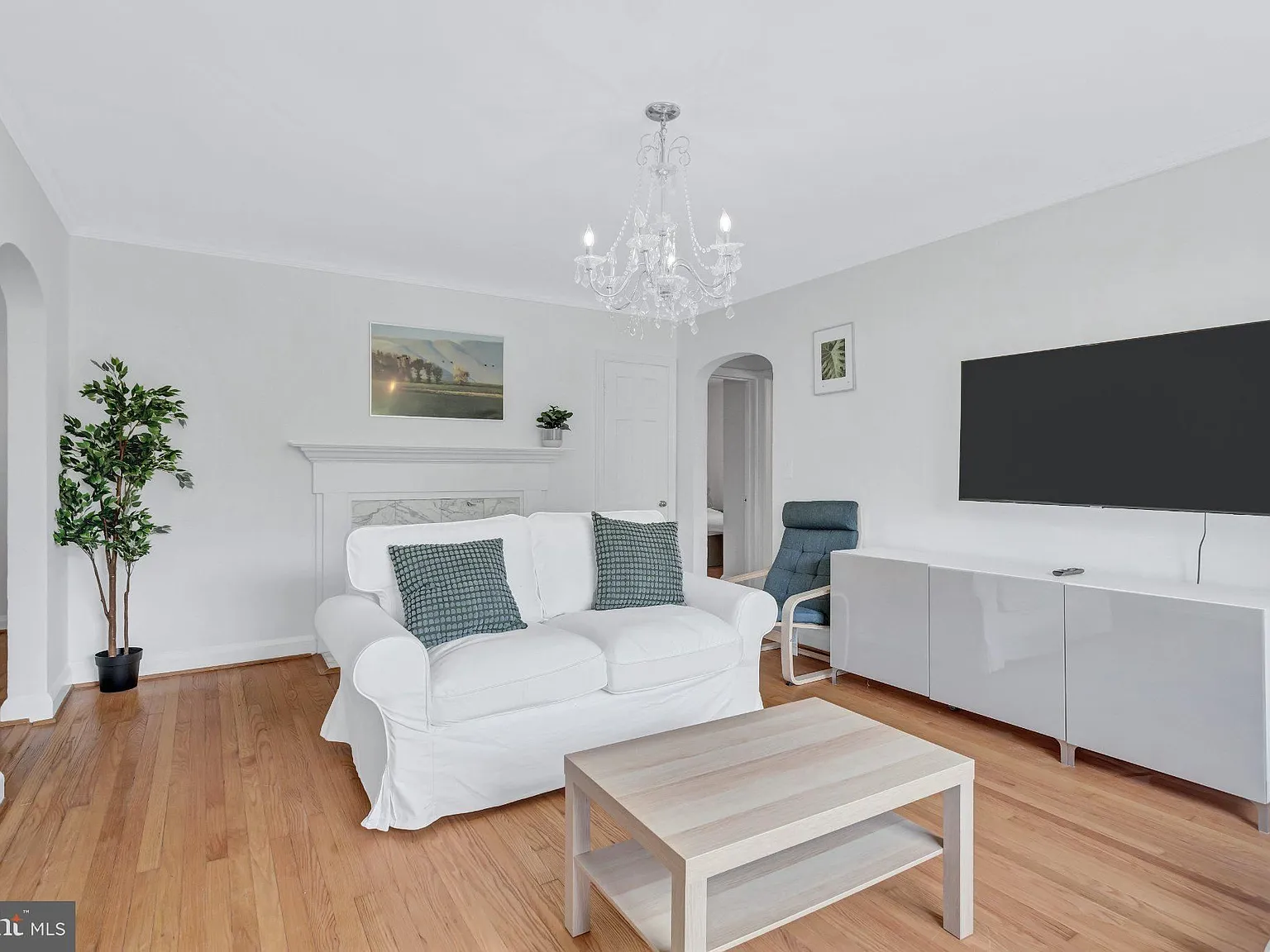 6 bed, 4.0 bath, 2714 sqft, $5,500 — Photo 4
