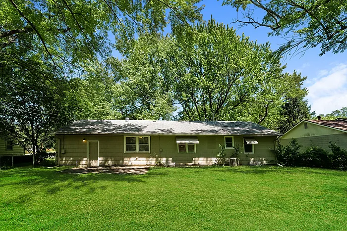 3 bed, 2.0 bath, 1328 sqft, $1,600 — Photo 2
