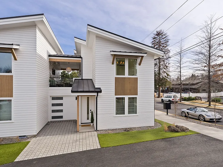 330 NE Quimby Ave #1 — Photo 8