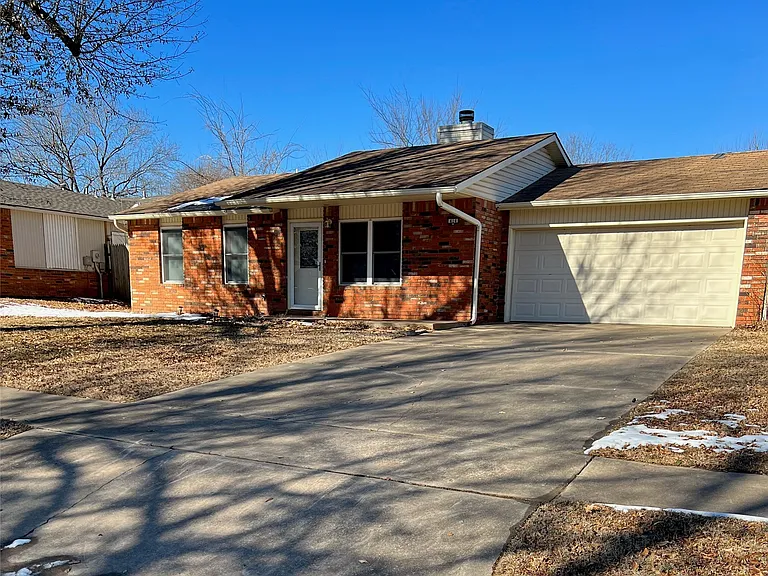 414 E Waco Pl — Photo 1