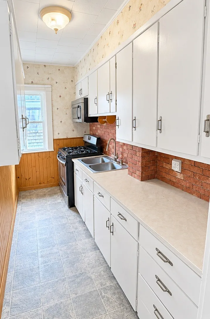 125 Rockland St — Photo 1