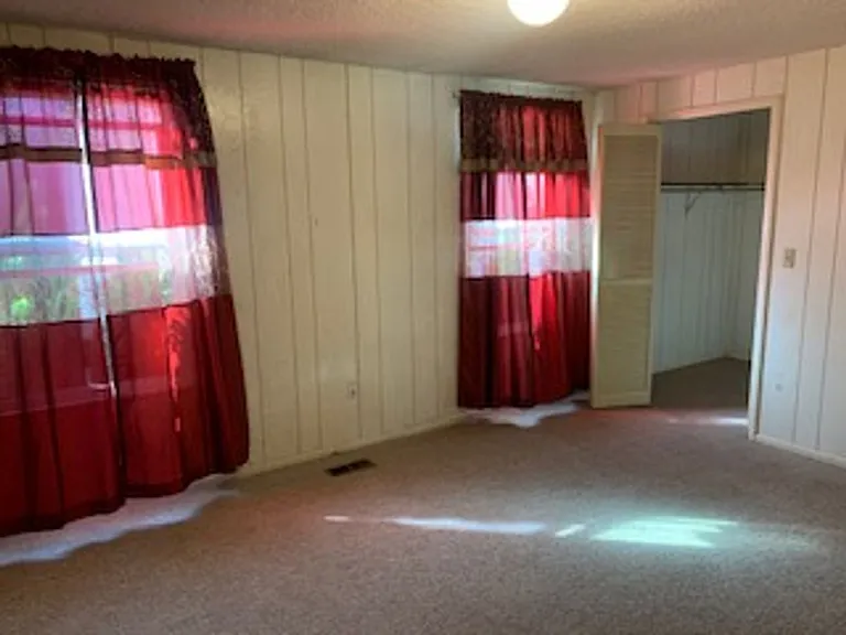 1140 College Ave — Photo 16